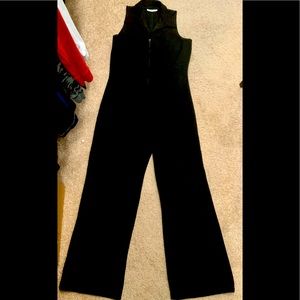 Super cute jumper. Zipper in front for a shapely fit. Comfy easy to take off.